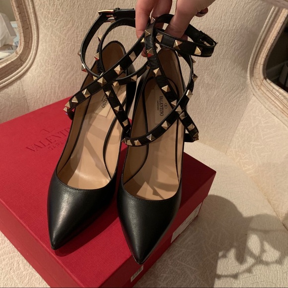 Valentino Shoes - Sold. NWT Valentino Pumps sz 39